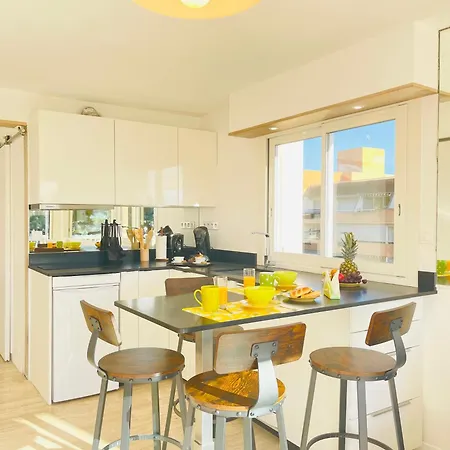 Beau 3 Pieces Vue A St Raphael - Piscine