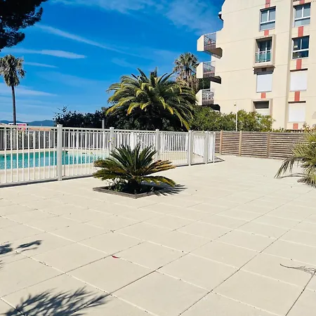 Beau 3 Pieces Vue A St Raphael - Piscine