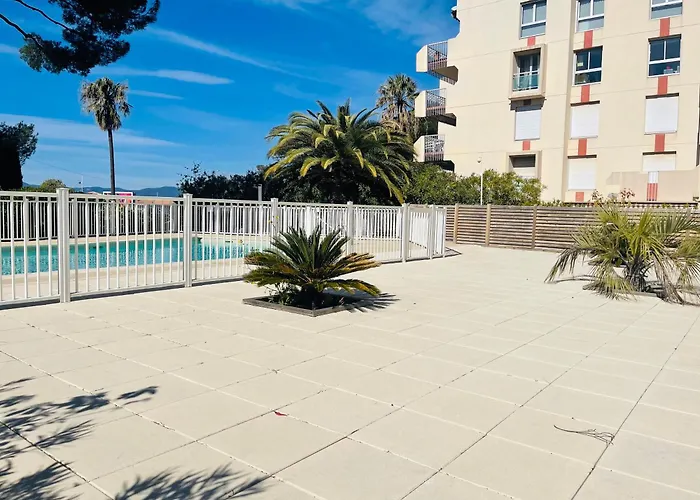 Beau 3 Pieces Vue A St Raphael - Piscine